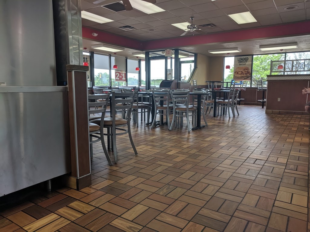 Hardees | restaurant | 1010 E 10th St, Sioux Falls, SD 57103, USA | 6053321410 OR +1 605-332-1410