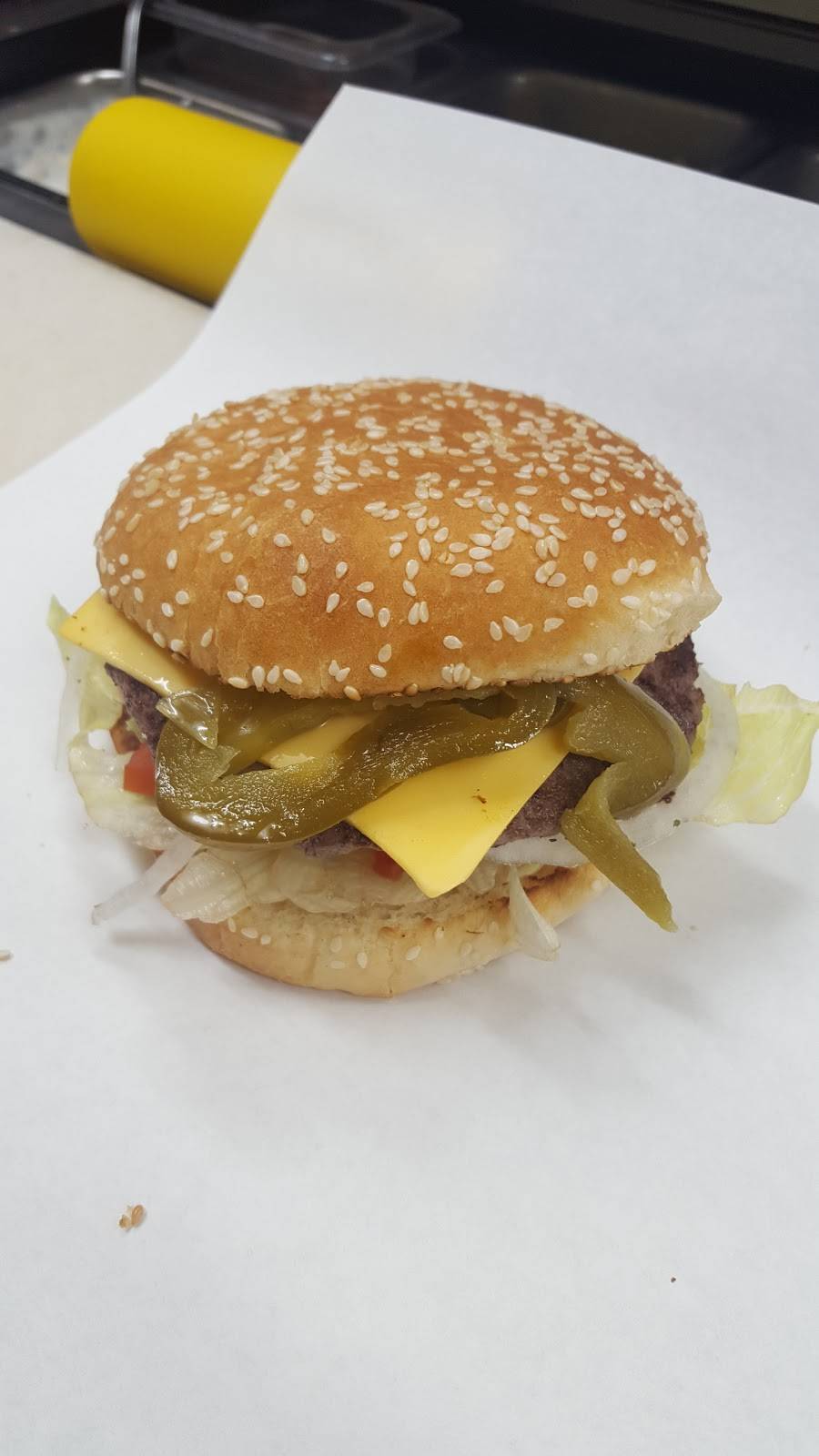 Lu & Tons Wieners | restaurant | 111 S Lombard Rd, Addison, IL 60101, USA | 6306281922 OR +1 630-628-1922