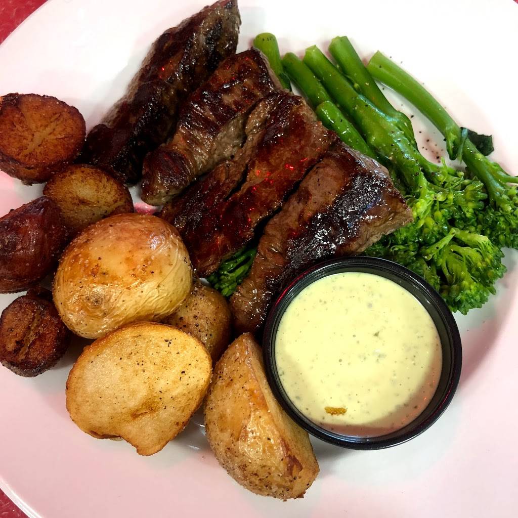 Red Rocket | restaurant | Terminal 1, 6301 Silver Dart Dr, Mississauga, ON L5P 1B2, Canada | 4167763100 OR +1 416-776-3100