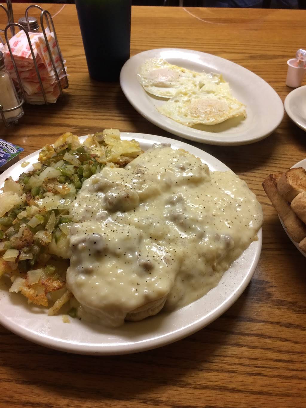 Family & Friends Country | restaurant | 244 E Moorestown Rd, Wind Gap, PA 18091, USA | 6107597477 OR +1 610-759-7477