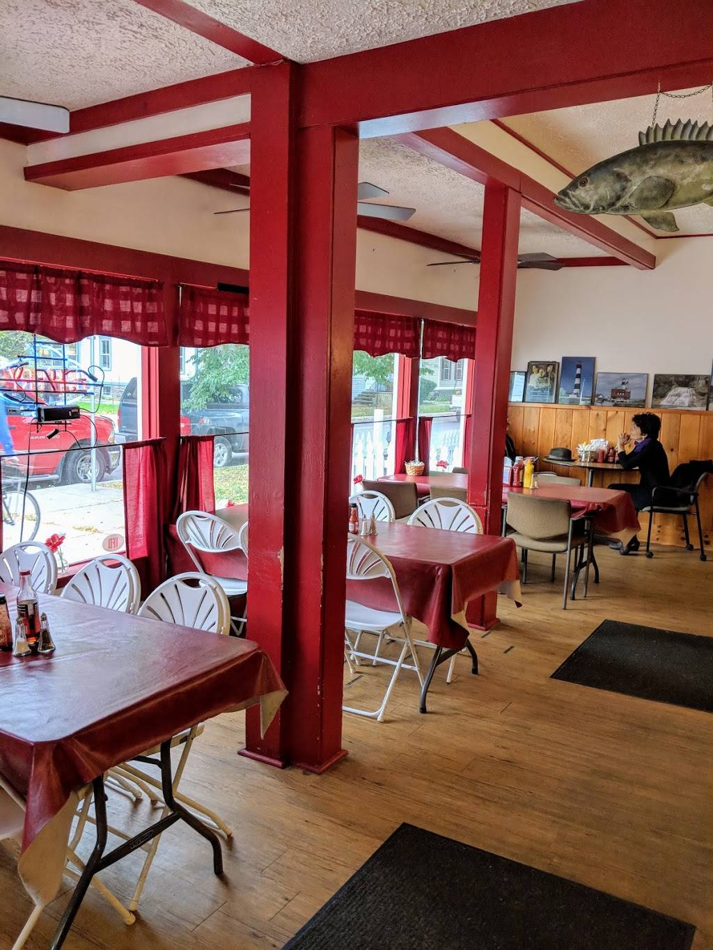 Red And White Cafe | restaurant | 402 W Court St, Ithaca, NY 14850, USA | 6072735233 OR +1 607-273-5233