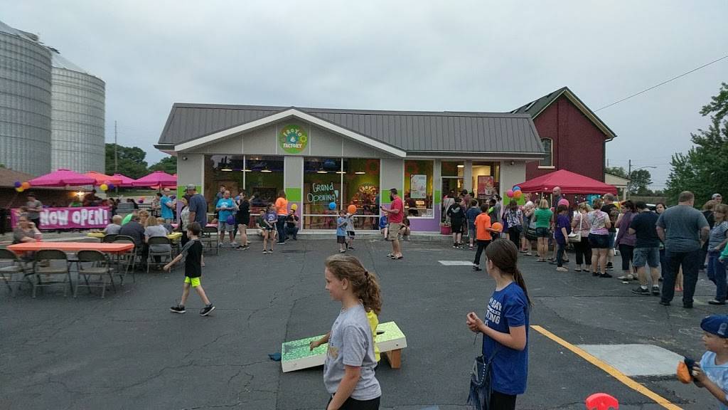 Froyo Factory | restaurant | 106 S Market St, Monticello, IL 61856, USA | 2177622233 OR +1 217-762-2233