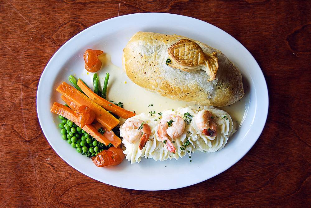 Three Lions Pub | restaurant | 4515 N Oakland Ave, Shorewood, WI 53211, USA | 4147636992 OR +1 414-763-6992