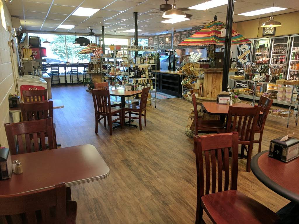 Courthouse Market & Grill | restaurant | 2962 River Rd W, Goochland, VA 23063, USA | 8045569030 OR +1 804-556-9030