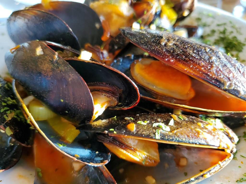 Pub Saint-Pierre | restaurant | 1030 Route Principale, Val-des-Monts, QC J8N 0K4, Canada | 8194572525 OR +1 819-457-2525