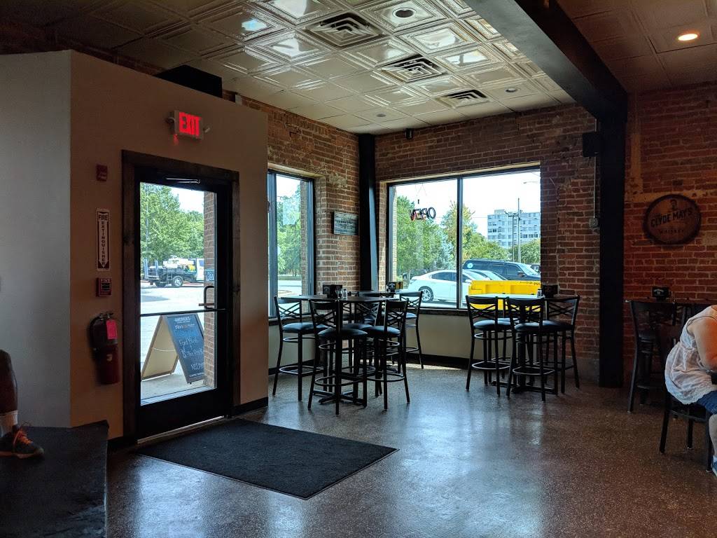 Meridian Crossing Tavern & Eatery | restaurant | 627 Meridian St N, Huntsville, AL 35801, USA | 2569704123 OR +1 256-970-4123