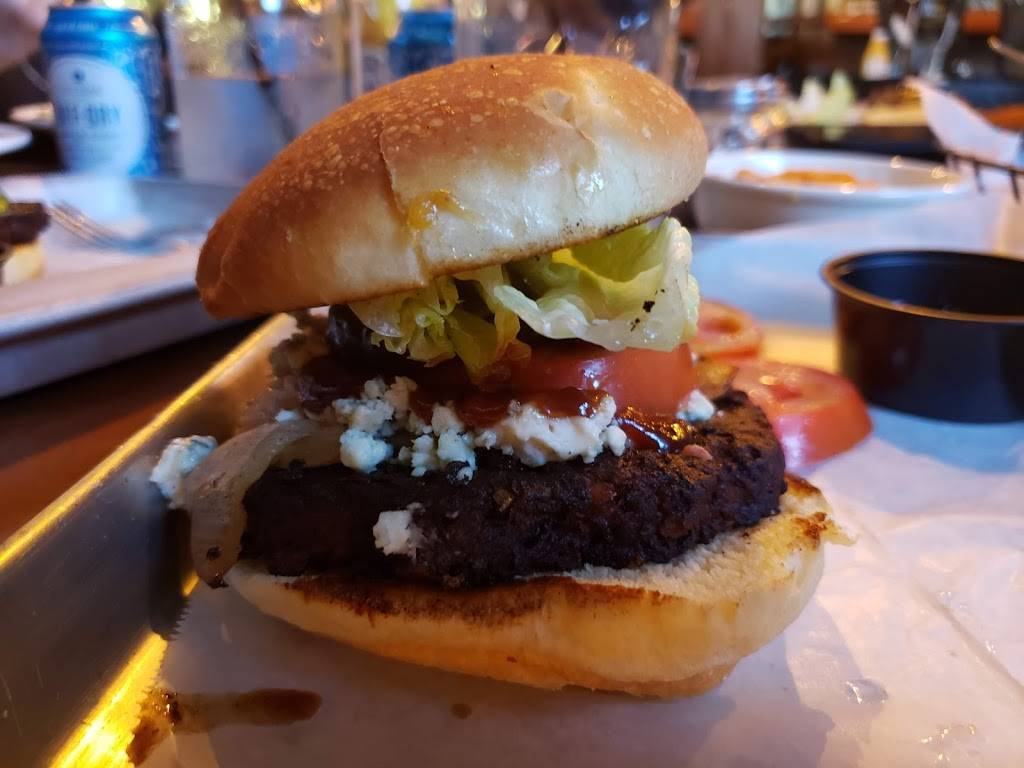 SOHA Bar and Grill | restaurant | 2605 Hampton Ave, St. Louis, MO 63139, USA | 3148027877 OR +1 314-802-7877