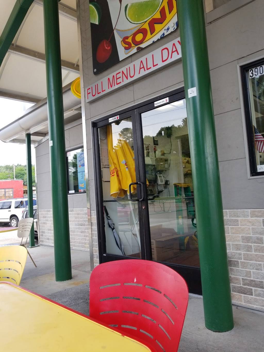 Sonic Drive-In | restaurant | 3907 Brainerd Rd, Chattanooga, TN 37411, USA | 4236985226 OR +1 423-698-5226