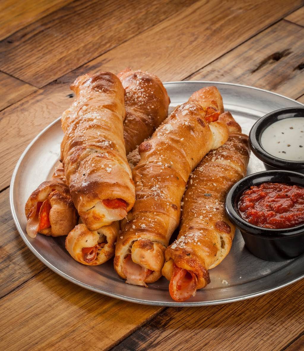 Gumbys Pizza | restaurant | 312 W Hopkins St, San Marcos, TX 78666, USA | 5127548629 OR +1 512-754-8629