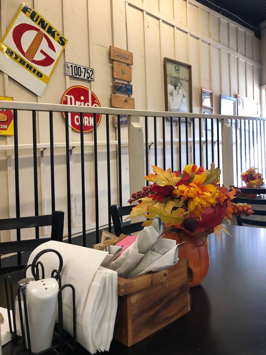 Kerrys St. James St. Eatery | restaurant | 10 St James St S, Waterford, ON N0E 1Y0, Canada | 5194434000 OR +1 519-443-4000