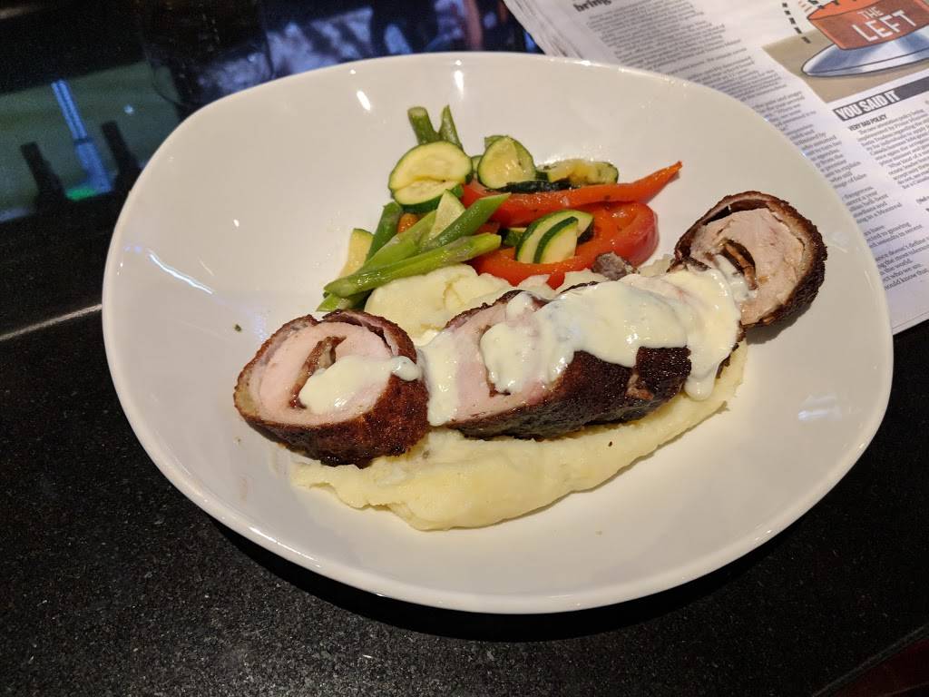 Shoeless Joes Sports Grill | restaurant | 1110 Brookdale Ave, Cornwall, ON K6J 4P4, Canada | 6139356410 OR +1 613-935-6410