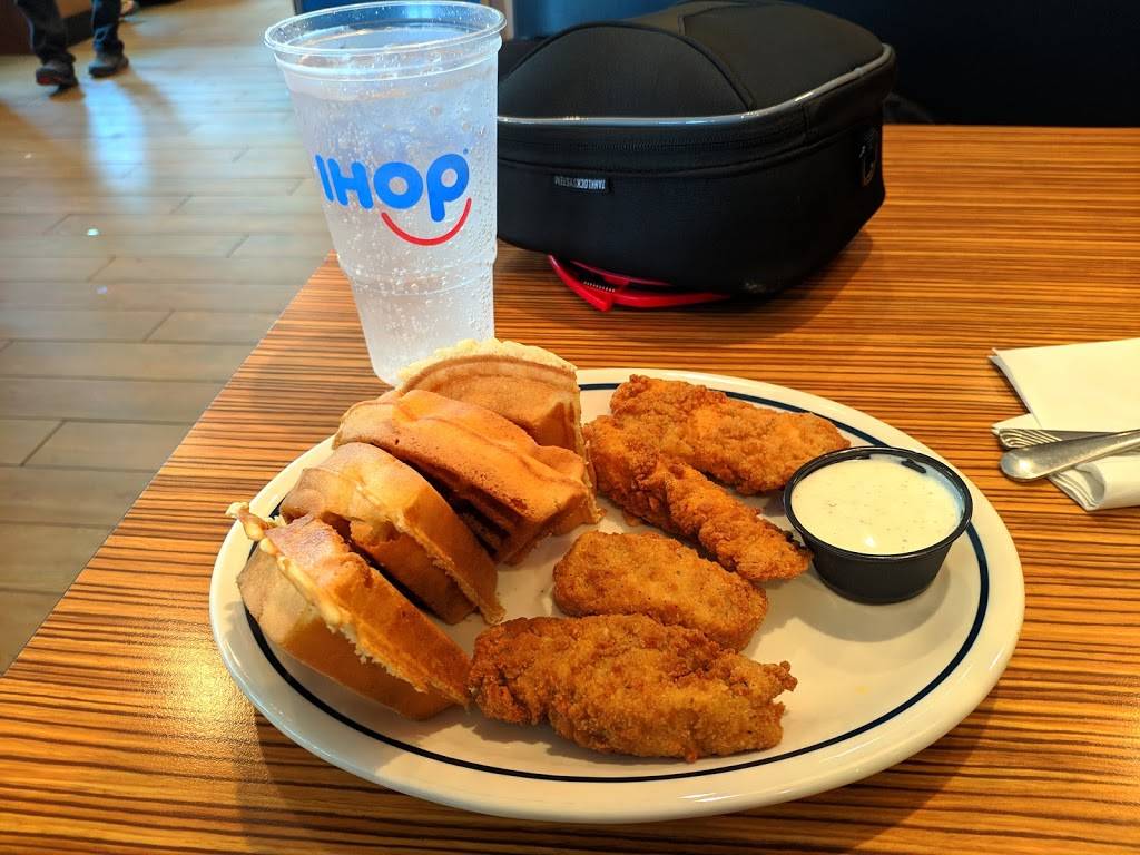 IHOP | bakery | 201 Loves Drive, Arcadia, IL 62650, USA | 2172430419 OR +1 217-243-0419