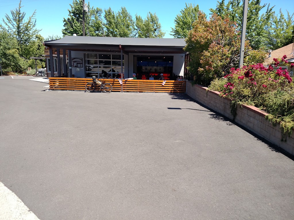 The Growler Guys | restaurant | 345 Lithia Way, Ashland, OR 97520, USA | 5417080827 OR +1 541-708-0827