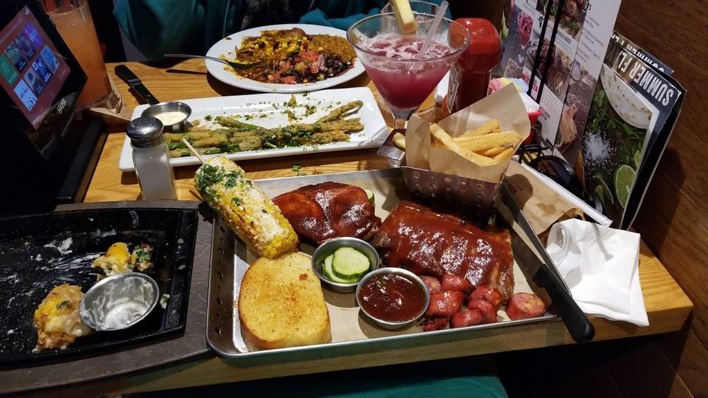 Chilis Grill & Bar | restaurant | 3840 W 10th St, Greeley, CO 80634, USA | 9703520160 OR +1 970-352-0160