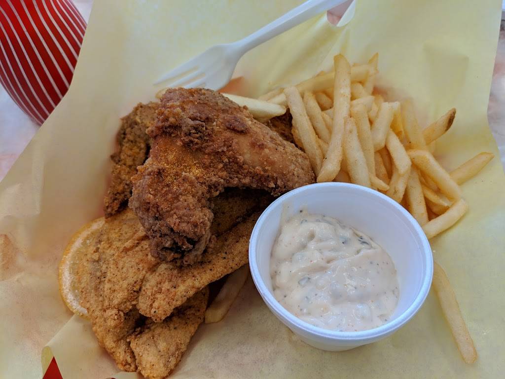 Smittys Famous Fish & Chicken | restaurant | 9032 Venice Blvd, Culver City, CA 90232, USA | 3108151029 OR +1 310-815-1029