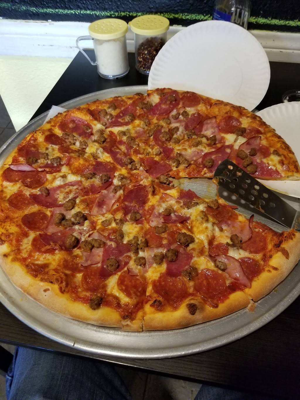 Capri Pizza and Grill | restaurant | 2909 Mission Blvd, San Diego, CA 92109, USA | 8584376889 OR +1 858-437-6889