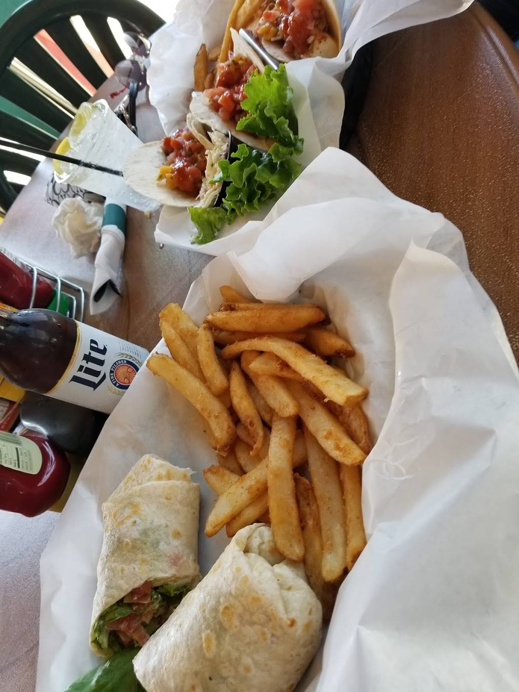 Sand Bar and Island Grill | restaurant | 9580, 3101 E Lake Shore Dr, Twin Lakes, WI 53181, USA | 2628779500 OR +1 262-877-9500