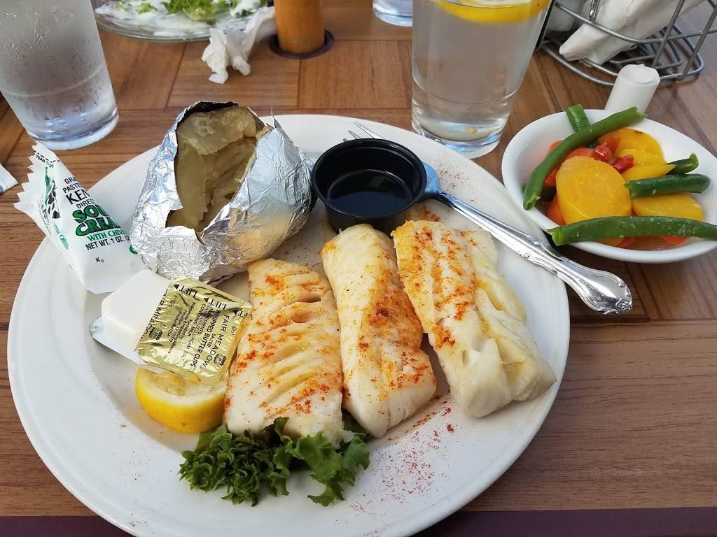 Huck Finns On the Water | restaurant | 129 Marina Dr, La Crosse, WI 54601, USA | 6085192007 OR +1 608-519-2007