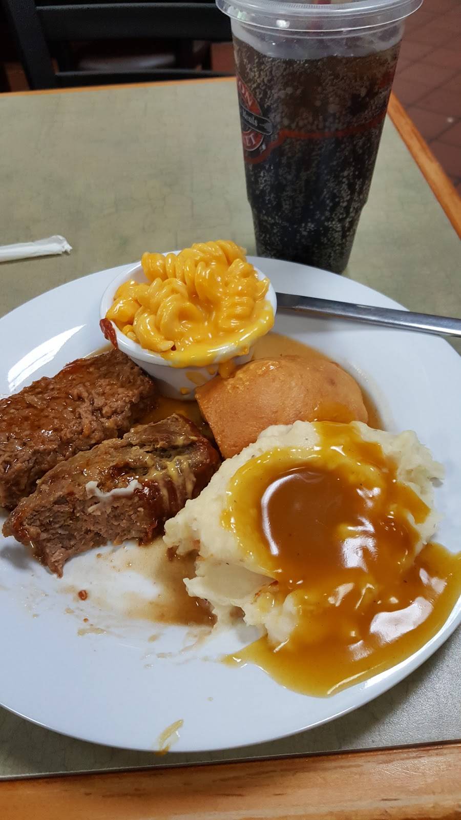 Boston Market | restaurant | 1560 St George Ave, Avenel, NJ 07001, USA | 7323818833 OR +1 732-381-8833