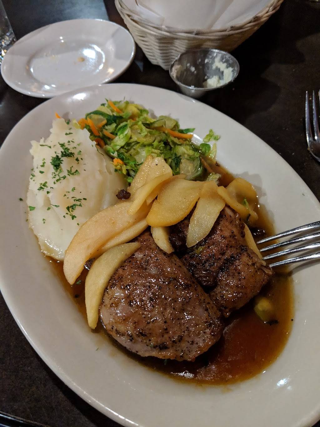 The Earle | restaurant | 121 W Washington St, Ann Arbor, MI 48104, USA | 7349940211 OR +1 734-994-0211