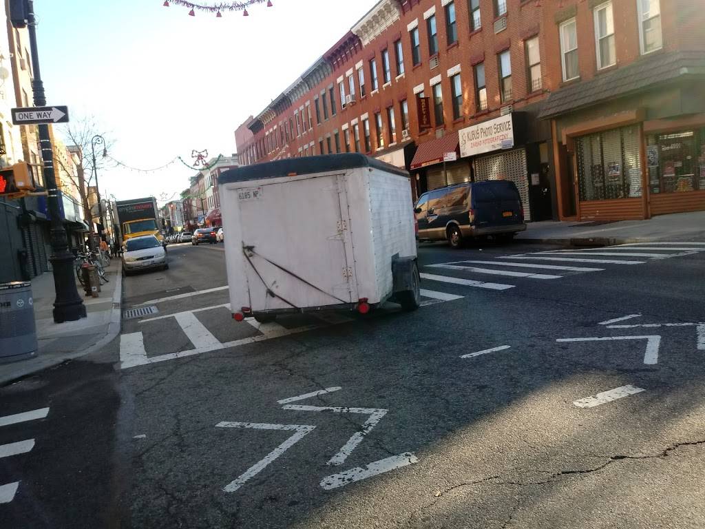 Gourmet Deli Delight | meal takeaway | 101 Nassau Ave, Brooklyn, NY 11222, USA | 7183498888 OR +1 718-349-8888