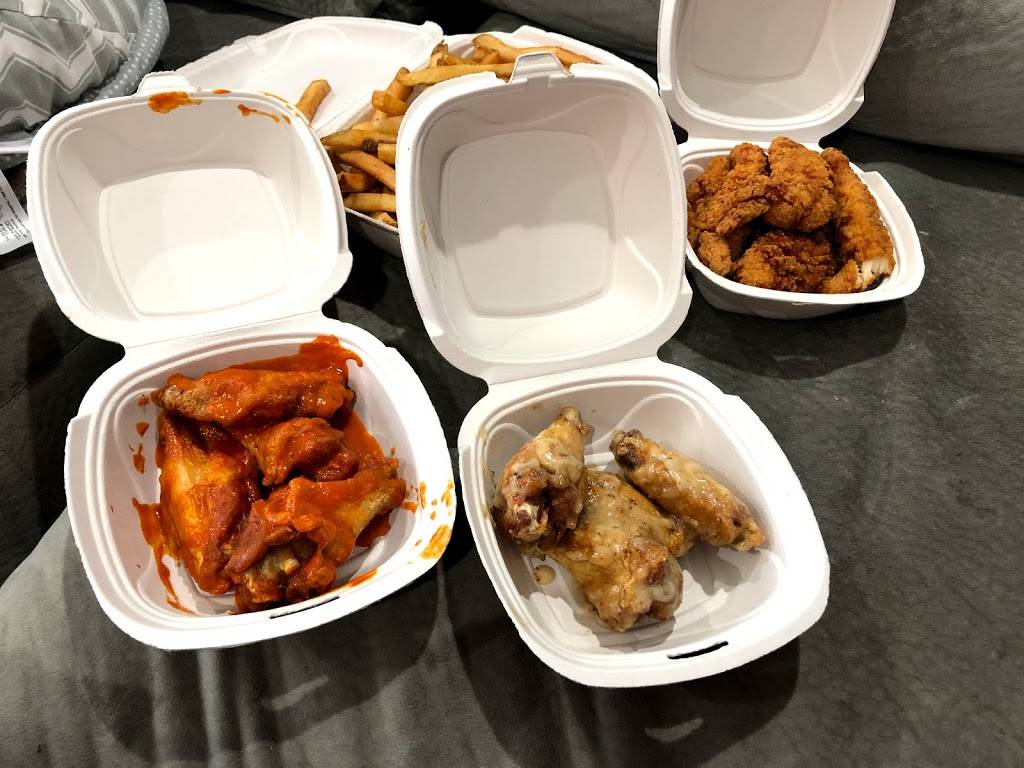 Detroit Wing Company | restaurant | 23327 Greenfield Rd, Southfield, MI 48075, USA | 2483077391 OR +1 248-307-7391