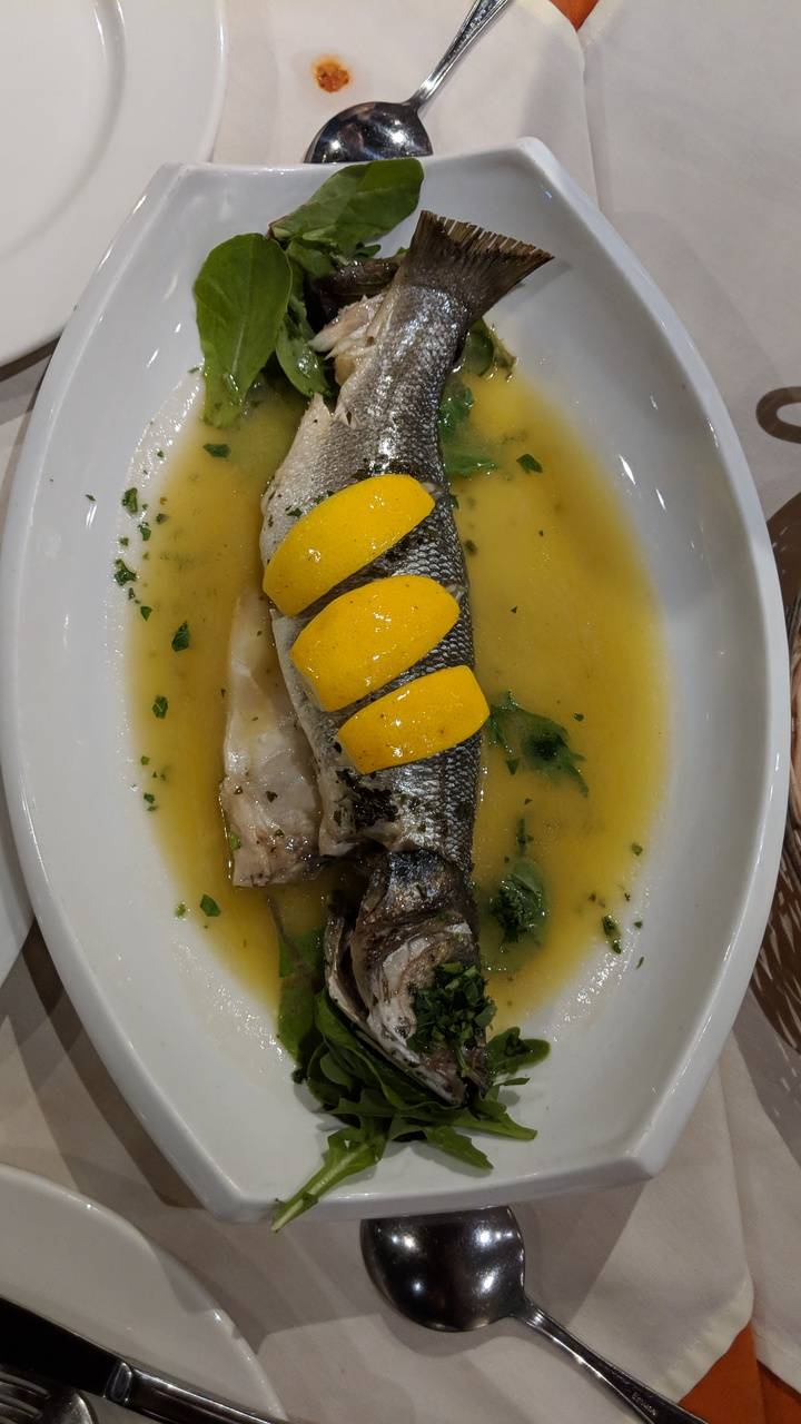 Robertos | restaurant | 2622 Yonge St, Toronto, ON M4P 2J4, Canada | 4164892153 OR +1 416-489-2153