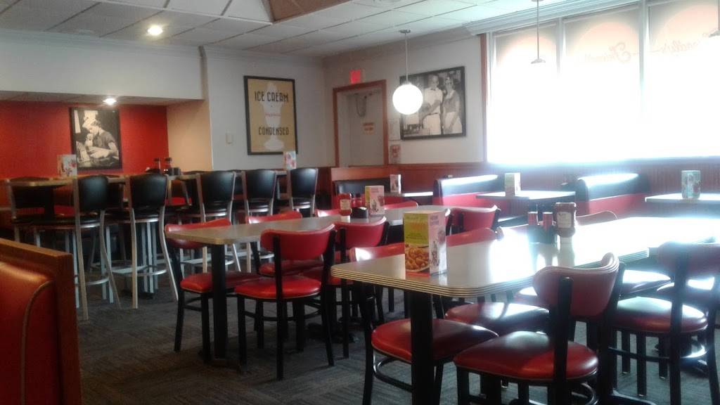 Friendlys | restaurant | 5 Davis Straits Road, Falmouth, MA 02540, USA | 5085482361 OR +1 508-548-2361