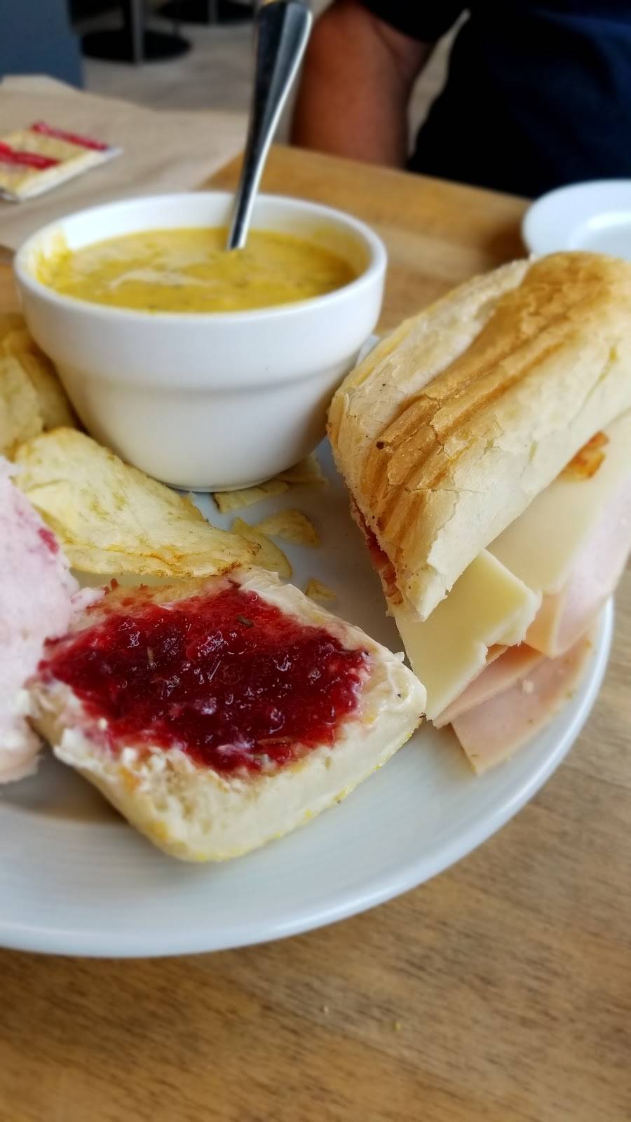 State Street Café | restaurant | 715 E Main St, Midland, MI 48640, USA | 9894861600 OR +1 989-486-1600