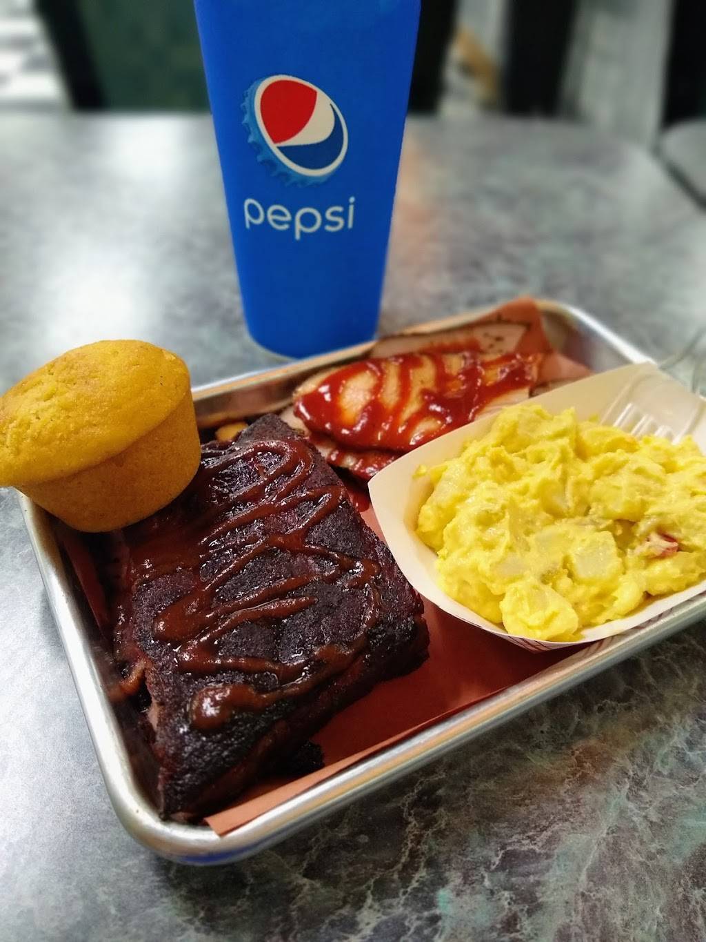 Kents Kountry BBQ | restaurant | 8010 Main St, Vanceboro, NC 28586, USA | 2522440200 OR +1 252-244-0200