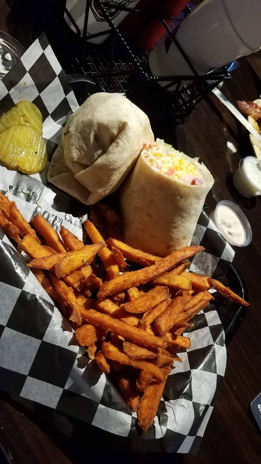 Hawks Sports Bar & Grill | restaurant | 9697 Hart Blvd, Monticello, MN 55362, USA | 7632959990 OR +1 763-295-9990