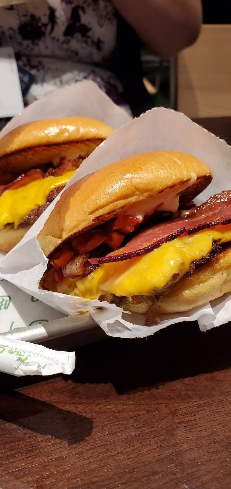 Shake Shack | restaurant | 864 E Townline Rd, Vernon Hills, IL 60061, USA | 2242942010 OR +1 224-294-2010