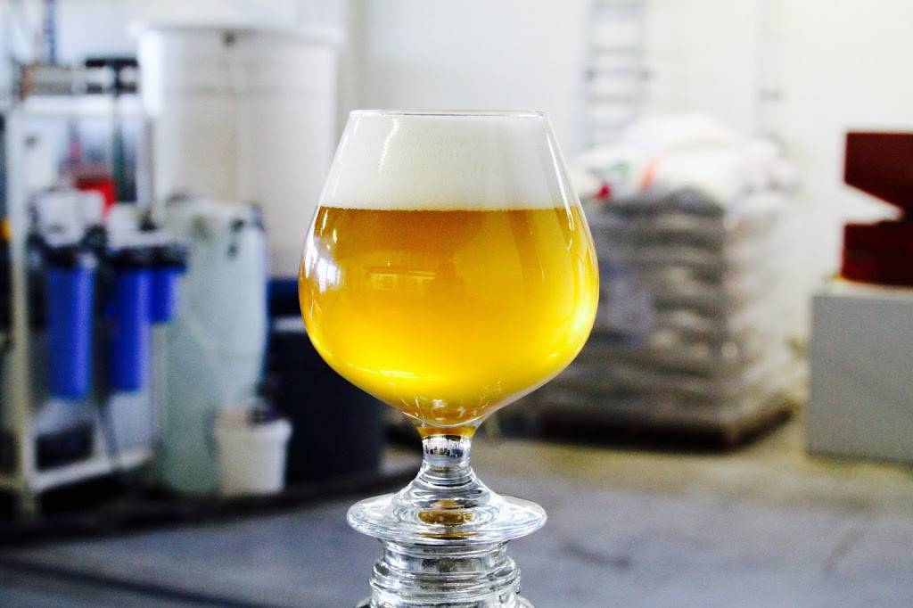 Ale Industries | restaurant | 3096 E 10th St, Oakland, CA 94601, USA | 5104793185 OR +1 510-479-3185