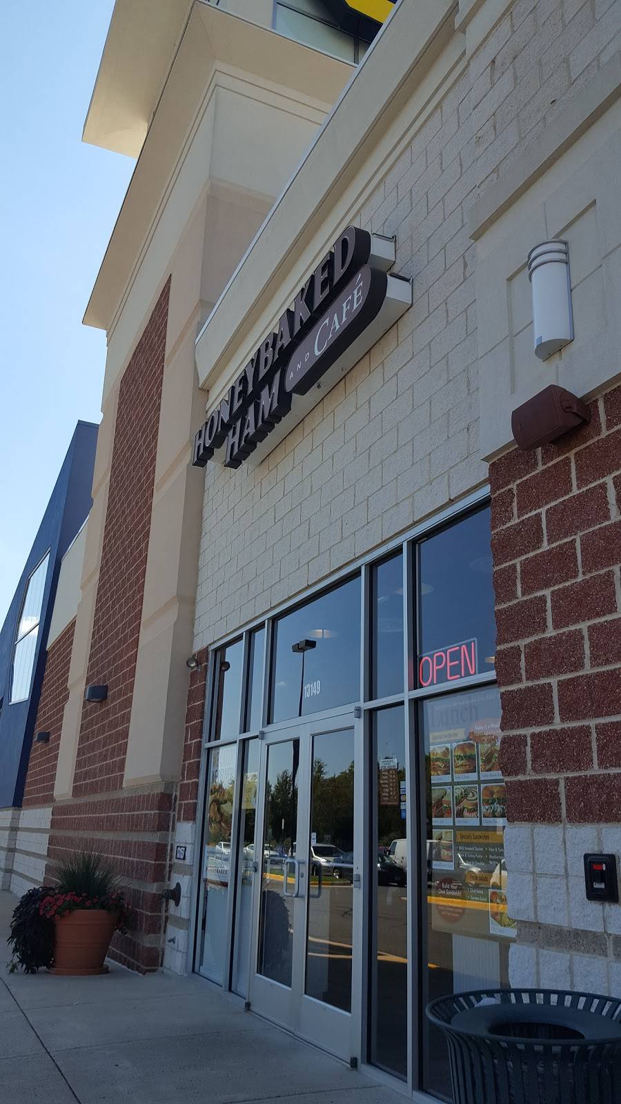 The Honey Baked Ham Company | cafe | 13149 Gateway Center Dr, Gainesville, VA 20155, USA | 5712612277 OR +1 571-261-2277