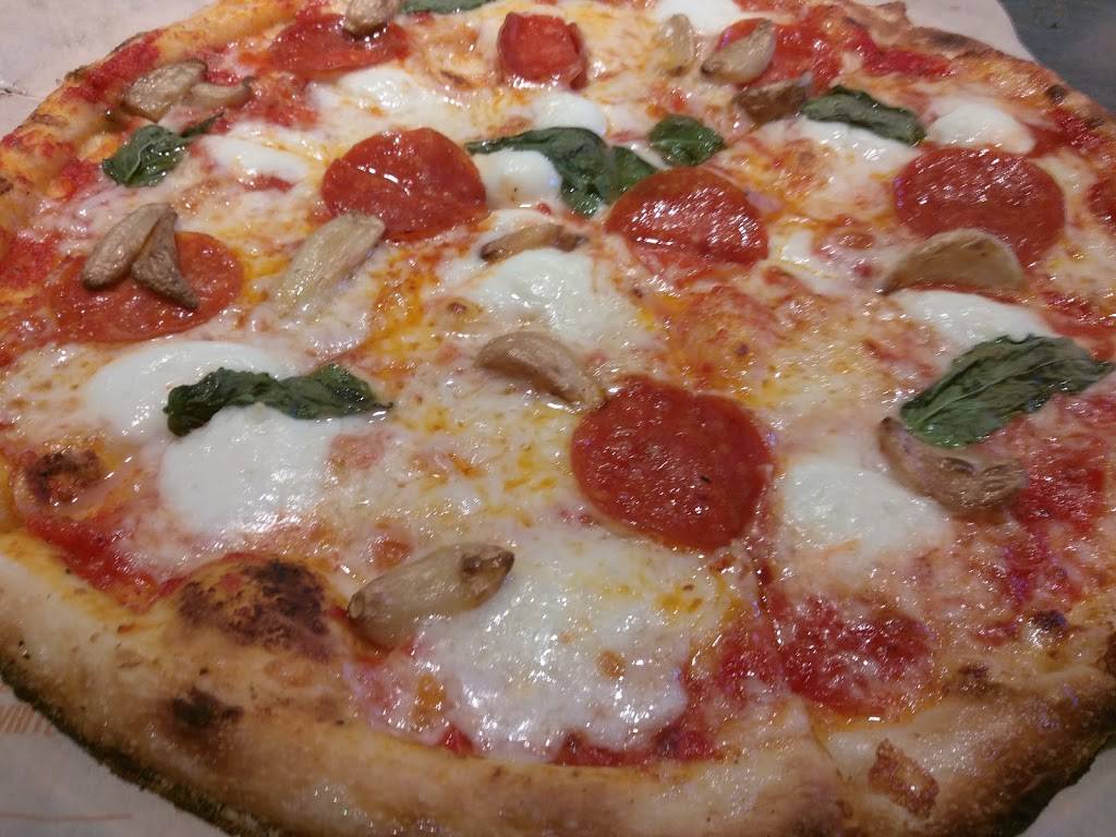 Blaze Pizza | meal takeaway | 980 W Eisenhower Pkwy, Ann Arbor, MI 48103, USA | 7342158078 OR +1 734-215-8078