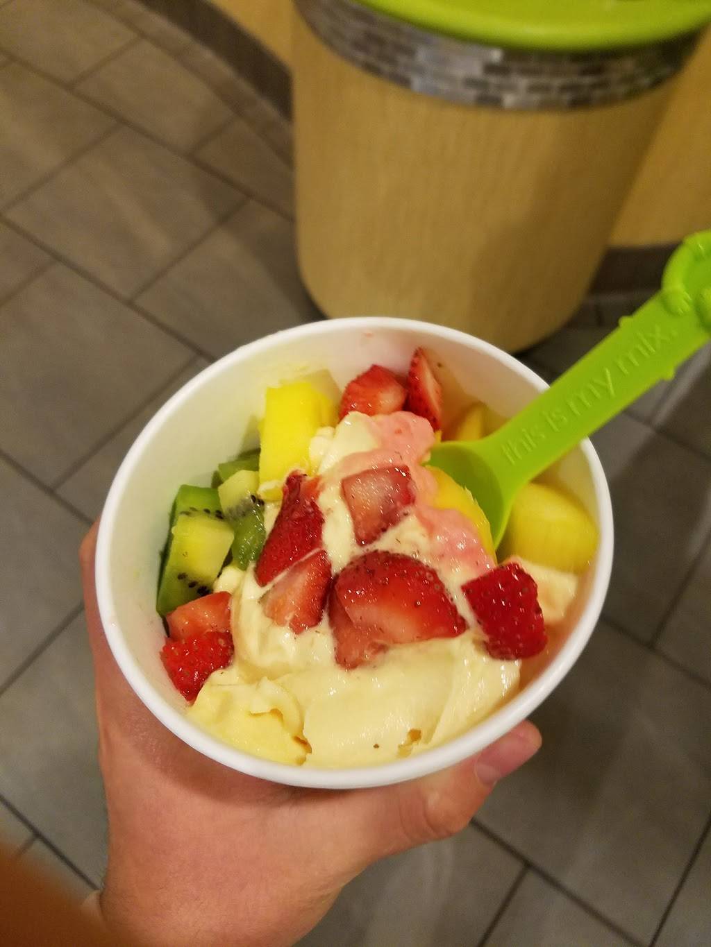 Menchies Frozen Yogurt | bakery | 5617 Paseo Del Norte Ste 120, Carlsbad, CA 92008, USA | 7609291000 OR +1 760-929-1000