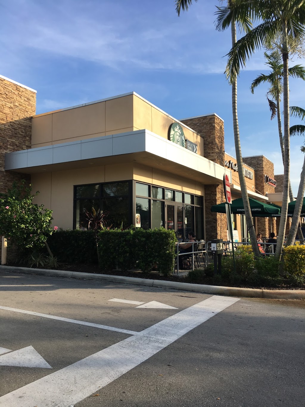Starbucks | cafe | 5796 S University Dr #101, Davie, FL 33328, USA | 9546803217 OR +1 954-680-3217