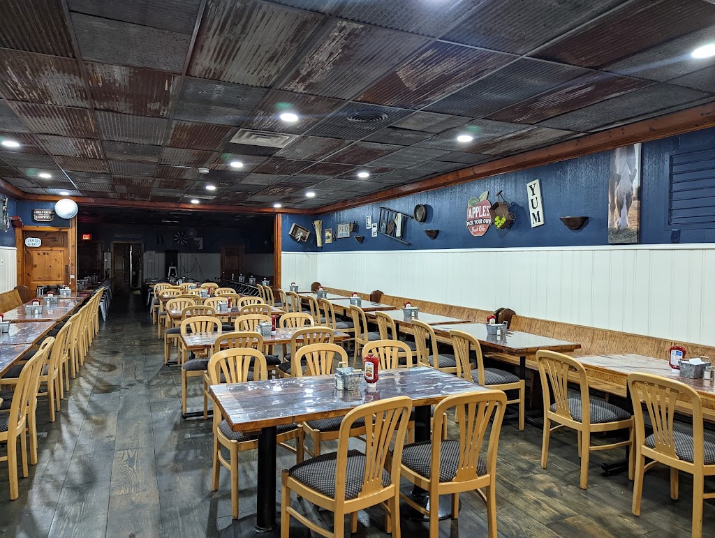 The farm & table restaurant and bowling | restaurant | 119 S Main St, Nazareth, PA 18064, USA | 4842914266 OR +1 484-291-4266