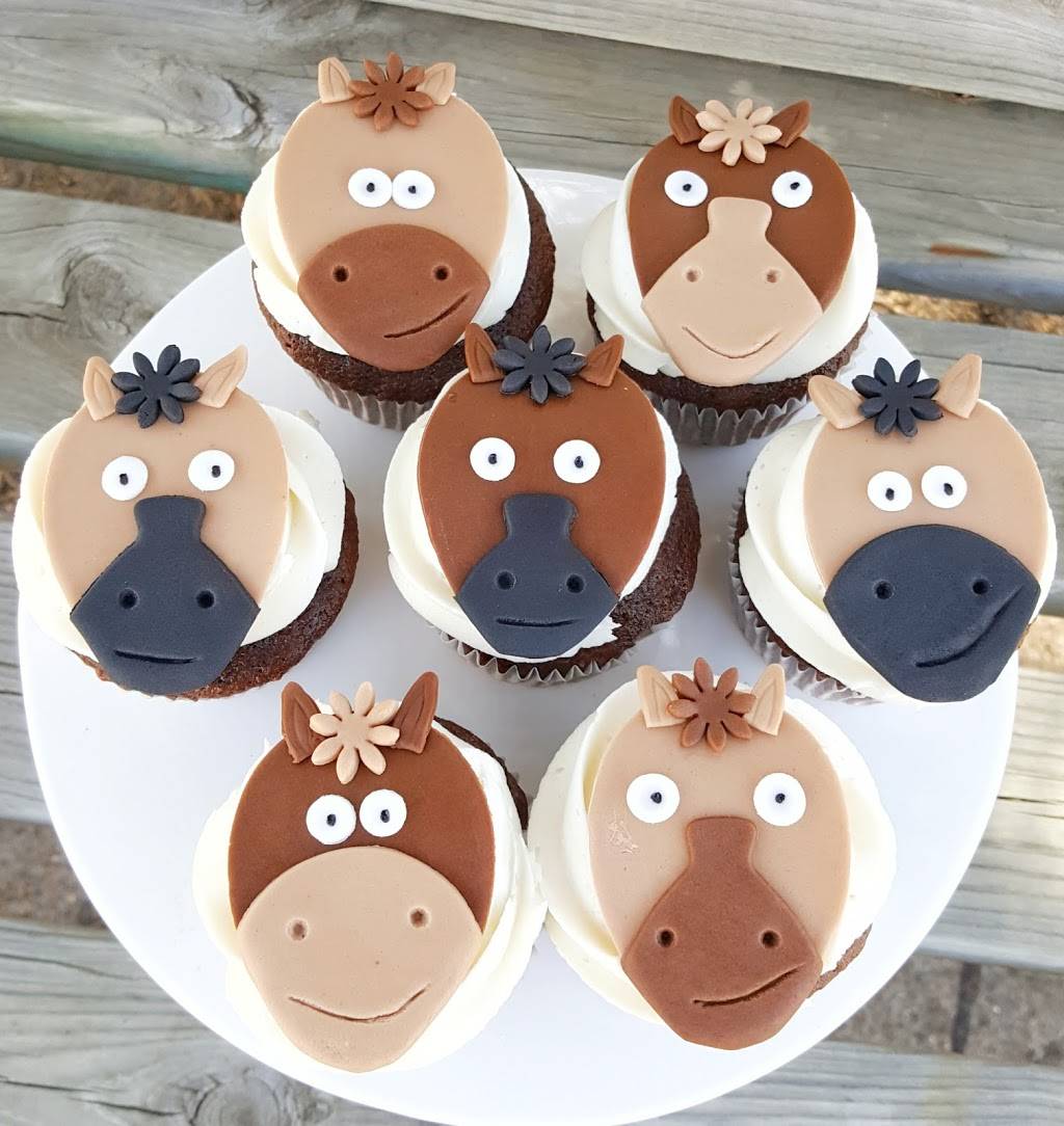 Hollys Sweet Treats | bakery | 205 S Main St, Hutchinson, KS 67501, USA | 6208889866 OR +1 620-888-9866