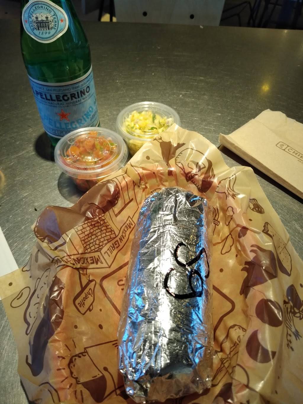 Chipotle Mexican Grill | restaurant | 80 E Nees Ave, Fresno, CA 93720, USA | 5594900605 OR +1 559-490-0605