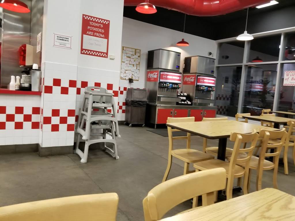 Five Guys | meal takeaway | 3732 Innes Rd, Orléans, ON K1W 0C8, Canada | 6138246270 OR +1 613-824-6270