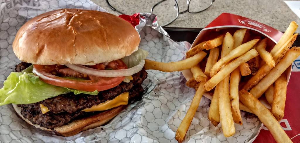 Wendys | restaurant | 618 E St, Chula Vista, CA 91910, USA | 6194255312 OR +1 619-425-5312