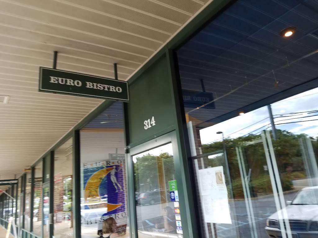 Euro Bistro | restaurant | 314 Elden St, Herndon, VA 20170, USA | 7034818158 OR +1 703-481-8158