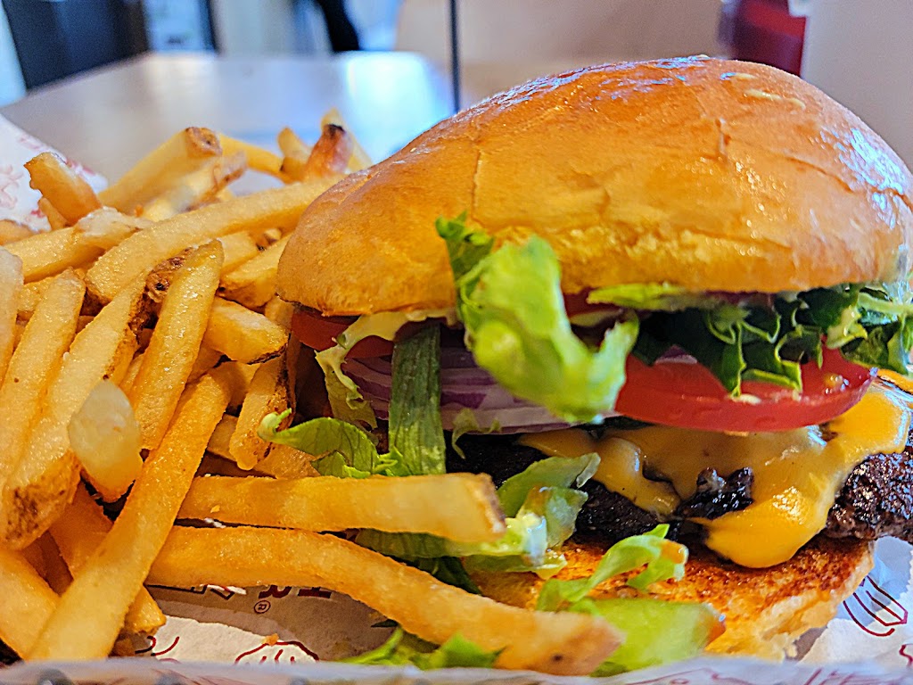 Smashburger | meal takeaway | 1755 W 22nd St Suite A, Oak Brook, IL 60523, USA | 6305068983 OR +1 630-506-8983