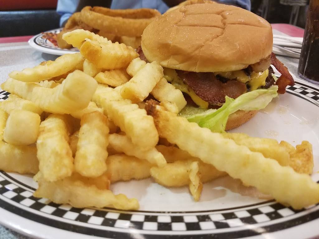 Courtesy Diner | restaurant | 1121 Hampton Ave, St. Louis, MO 63139, USA | 3146442600 OR +1 314-644-2600