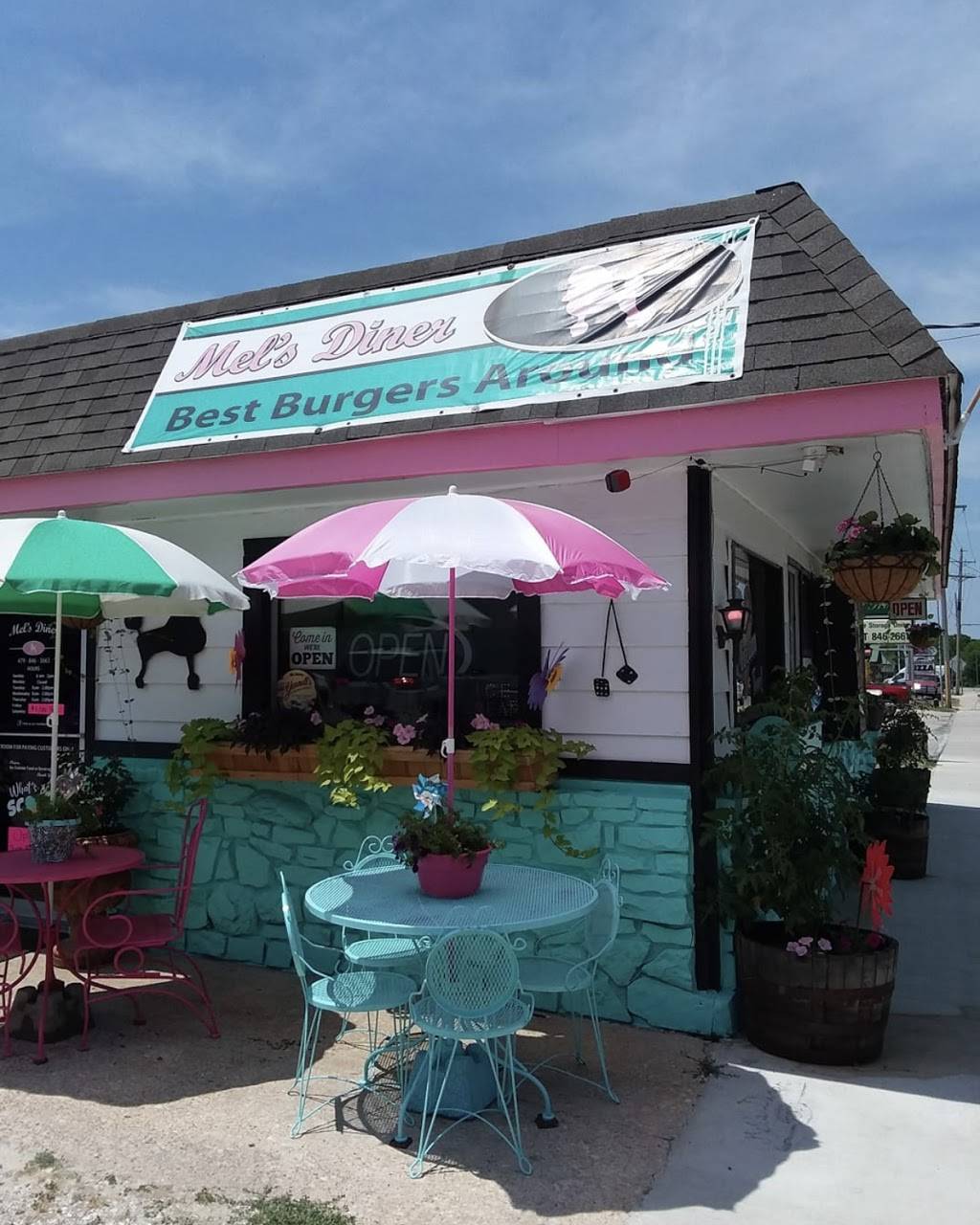 Mels Diner | restaurant | 109 W Buchanan St, Prairie Grove, AR 72753, USA | 4798463663 OR +1 479-846-3663