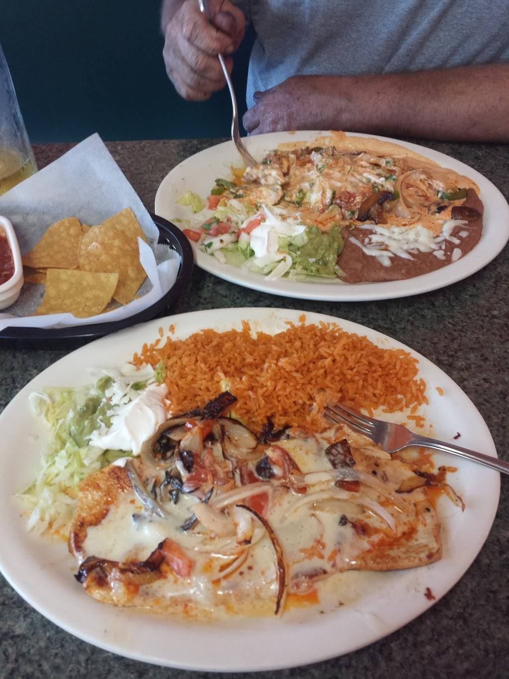 Los Trios Mexican | restaurant | 1233 E Tri County Blvd, Oliver Springs, TN 37840, USA | 8657306284 OR +1 865-730-6284