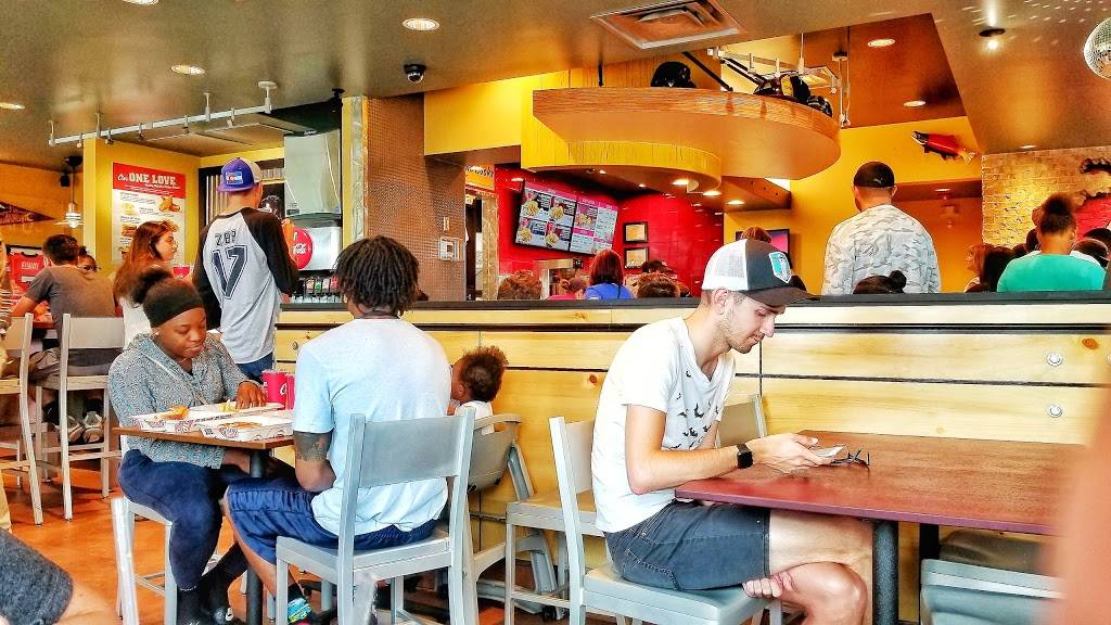 Raising Canes Chicken Fingers | meal takeaway | 1108 Cpl Max Donahue Ln, Highlands Ranch, CO 80129, USA | 3037910020 OR +1 303-791-0020