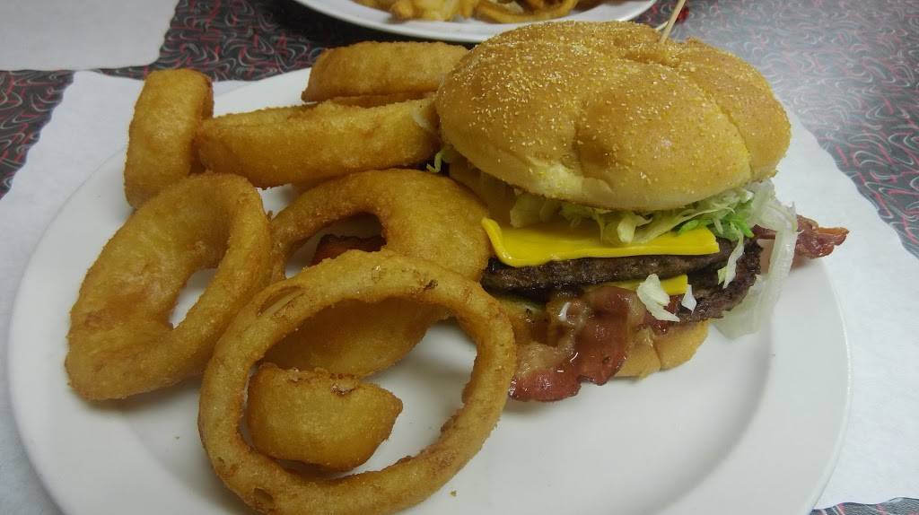 The Lamp Post | restaurant | 2146 E Market St, Akron, OH 44312, USA | 3307335308 OR +1 330-733-5308