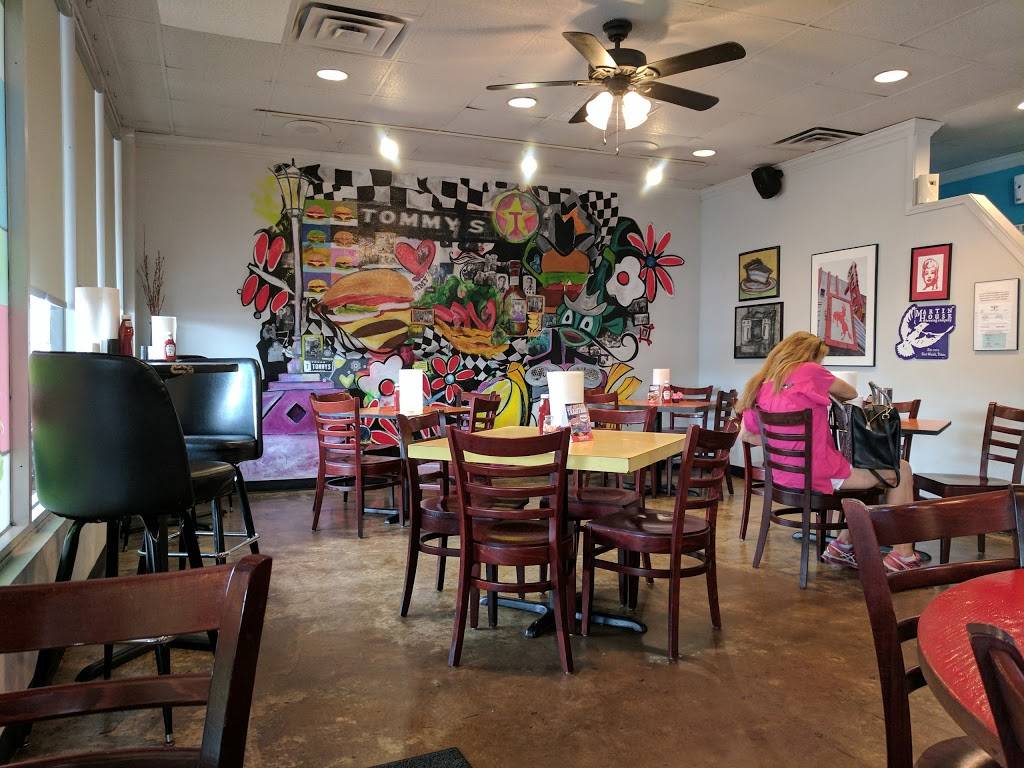 Tommys Hamburger Grill & Patio | restaurant | 2455 Forest Park Blvd, Fort Worth, TX 76110, USA | 8179201776 OR +1 817-920-1776